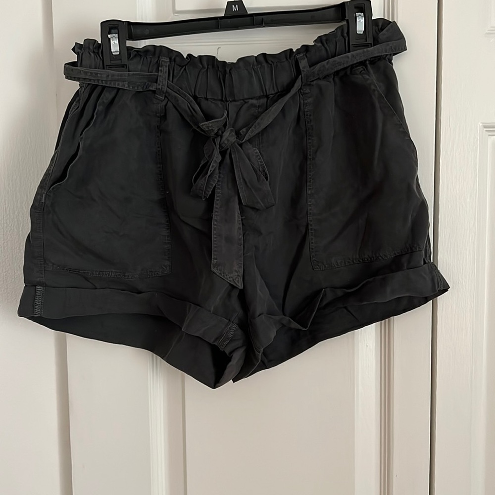 Medium navy/dark wash front tie shorts. With elastic waistband.